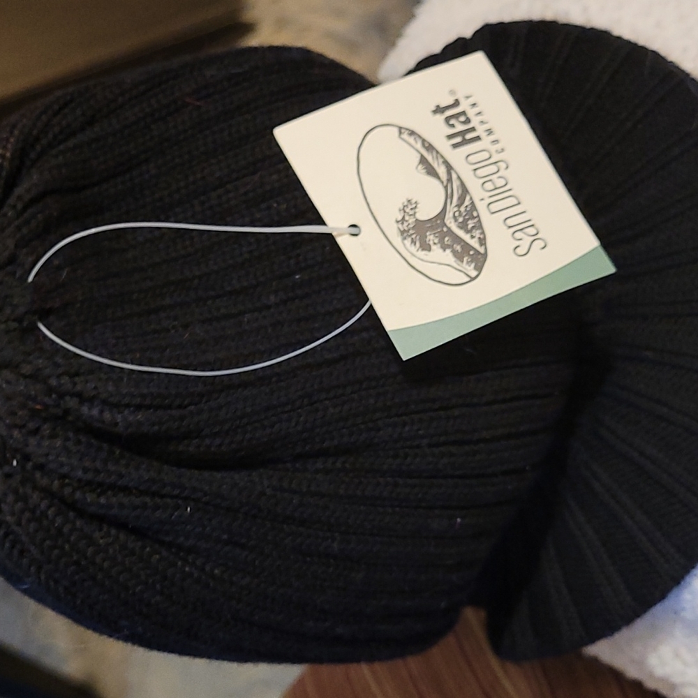 Hat - Picture 2 of 4
